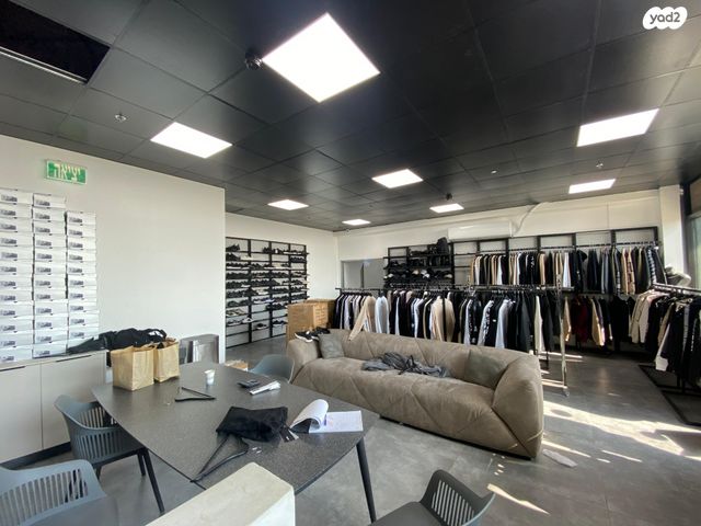 משרדים, יהודי פקיעין, חדרה