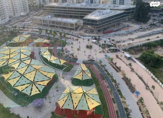 משרדים, עפרה חזה, משכנות האומנים, קרית מוצקין