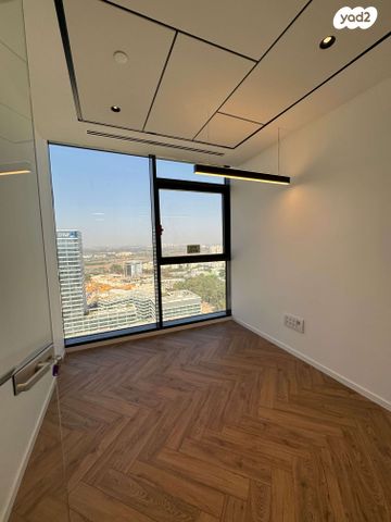 משרדים, בזל, פתח תקווה