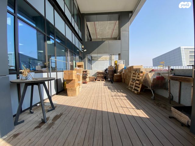 משרדים, יהודי פקיעין, חדרה