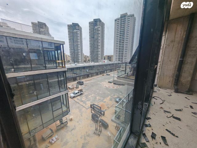 משרדים, עפרה חזה, משכנות האומנים, קרית מוצקין