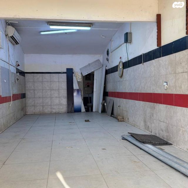 חנויות/ שטח מסחרי