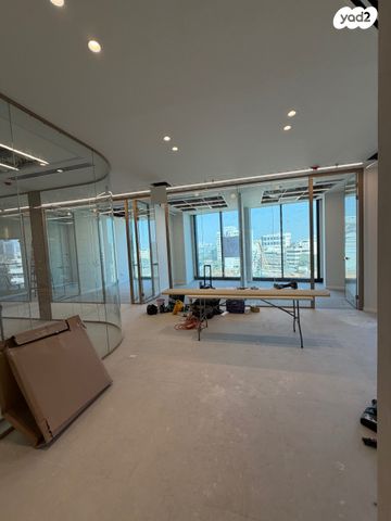 דרך מנחם בגין 11