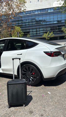 מודעת רכב טסלה מודל Y