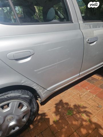 טויוטה יאריס