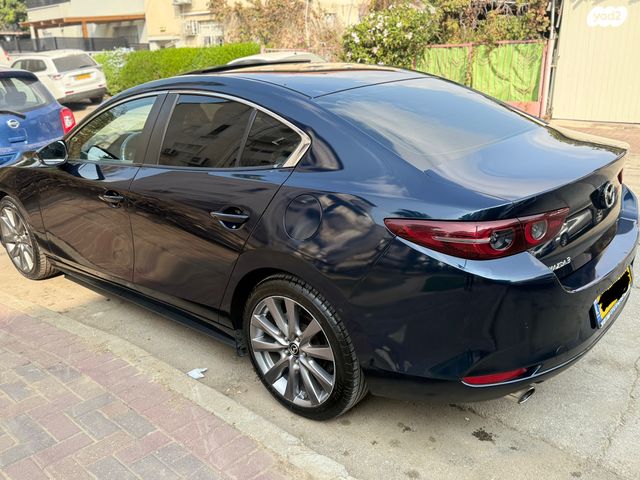 מודעת רכב מאזדה 3