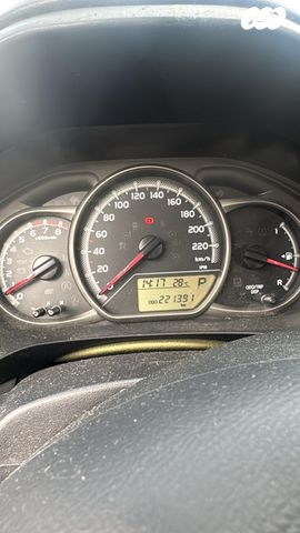 טויוטה יאריס