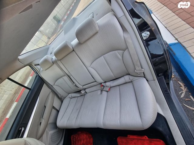 סובארו B4/לגאסי