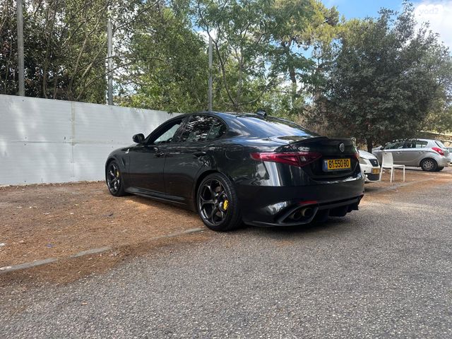 מודעת רכב אלפא רומיאו ג'וליה