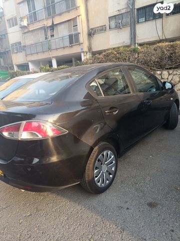 מודעת רכב מאזדה 2