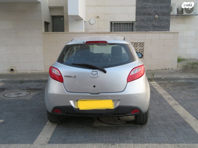 מודעת רכב מאזדה 2