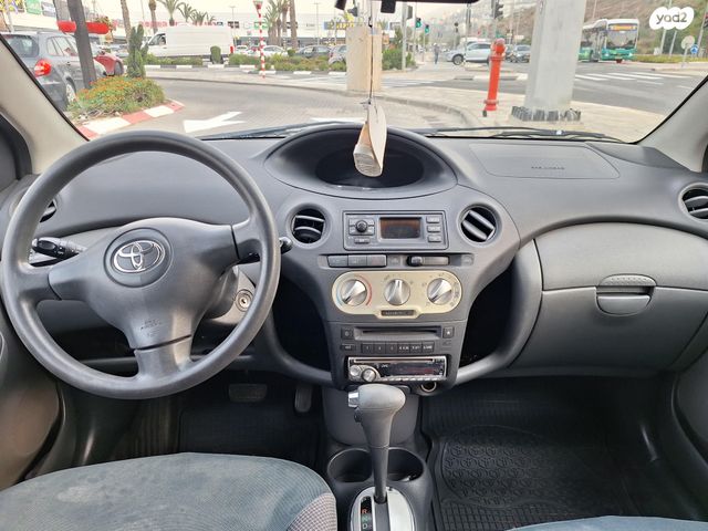 טויוטה יאריס