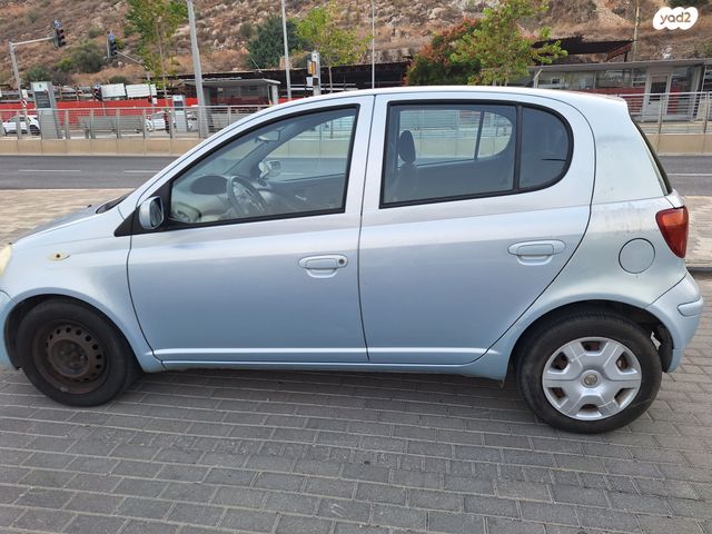 טויוטה יאריס