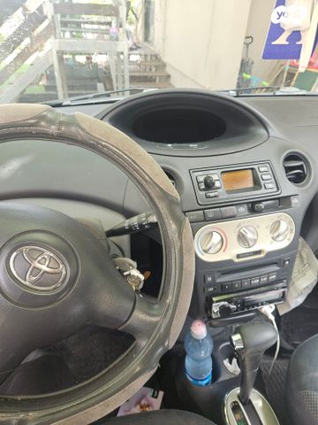 טויוטה יאריס