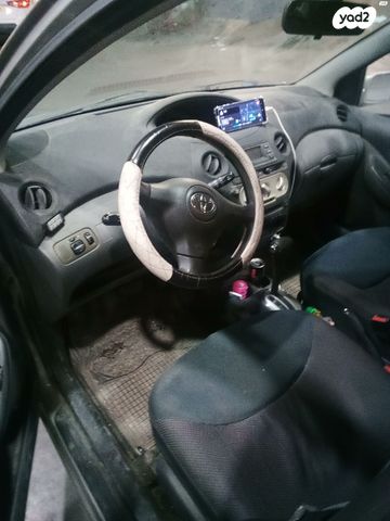 טויוטה יאריס
