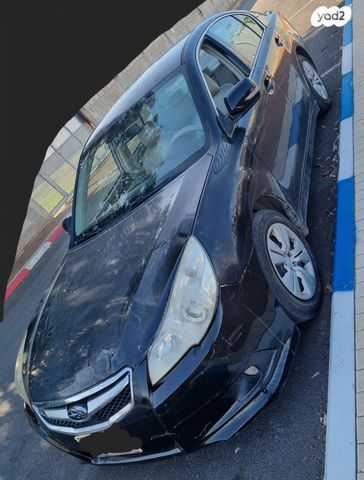 סובארו B4/לגאסי