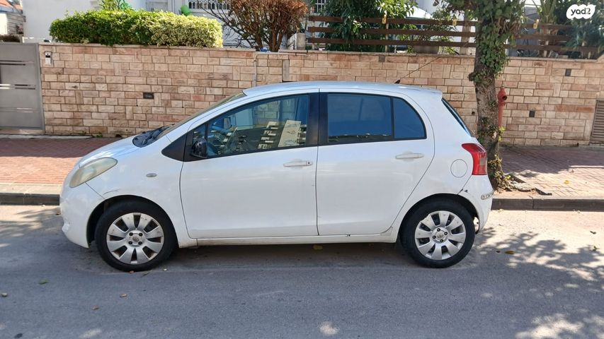 טויוטה יאריס