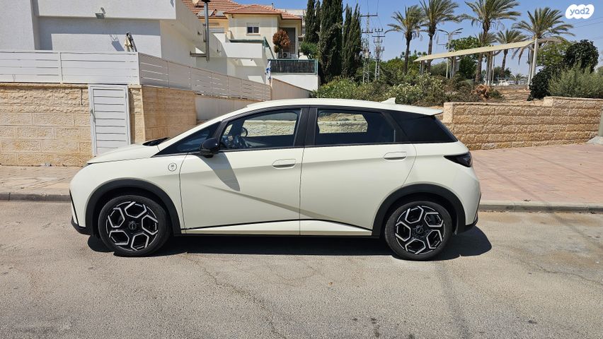 מודעת רכב בי.ווי.די דולפין