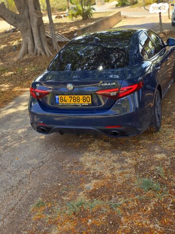 מודעת רכב אלפא רומיאו ג'וליה