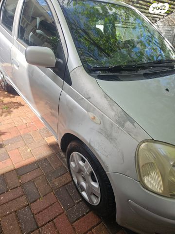 טויוטה יאריס