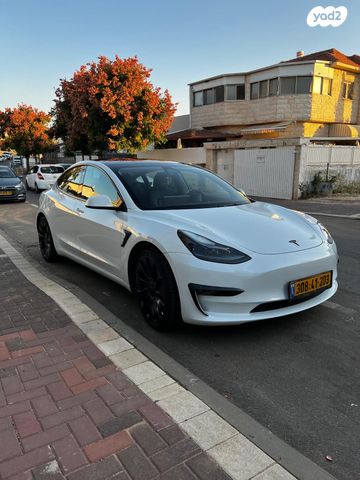 מודעת רכב טסלה מודל 3