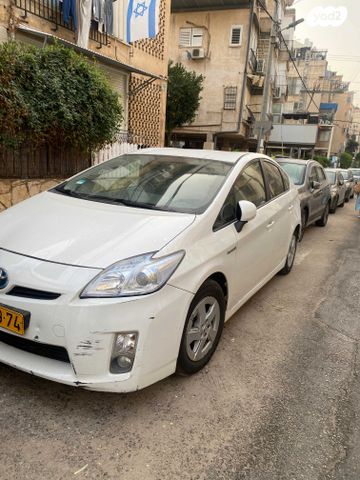 טויוטה פריוס