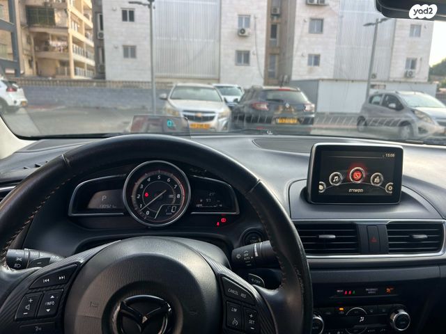 מודעת רכב מאזדה 3