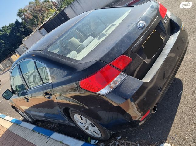 סובארו B4/לגאסי