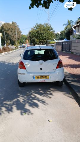 טויוטה יאריס