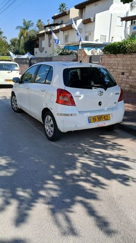 טויוטה יאריס