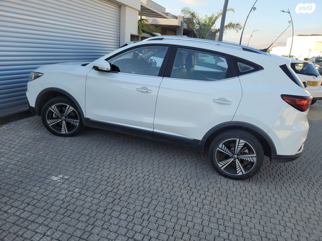 מודעת רכב אם ג'י ZS