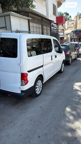 ניסאן NV200