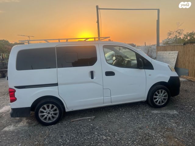 ניסאן NV200