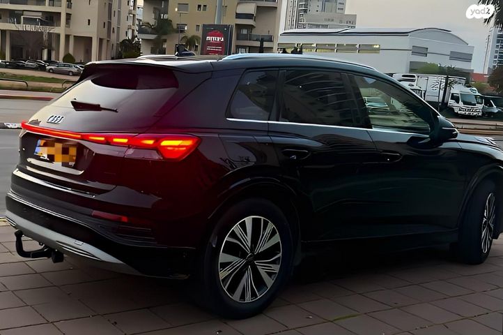 מודעת רכב אאודי Q4 e-tron