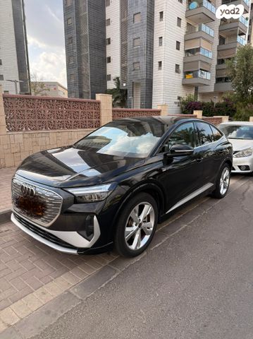 מודעת רכב אאודי Q4 e-tron