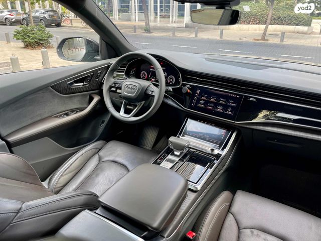 אאודי Q8