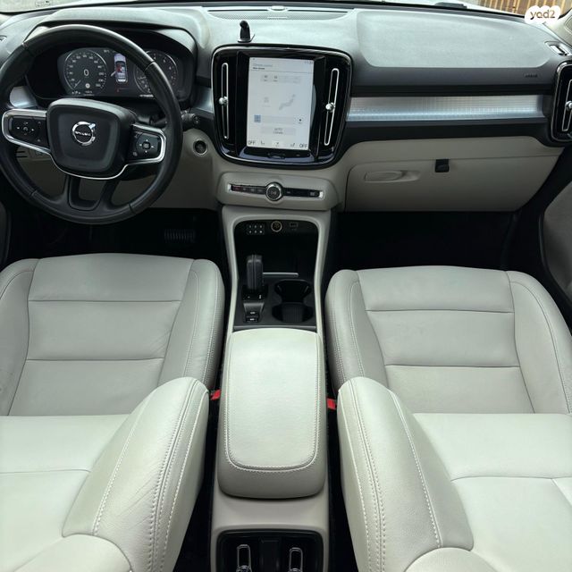 וולוו XC40