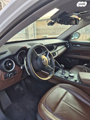 אלפא רומיאו סטלביו