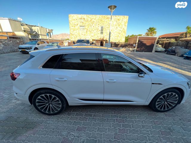 מודעת רכב אאודי E-tron