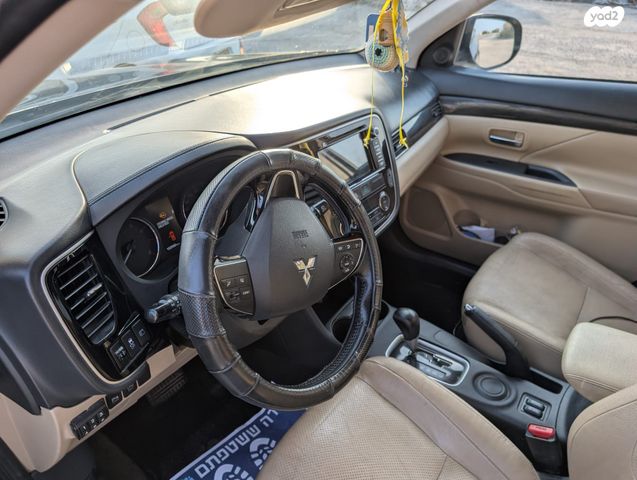 מיצובישי אאוטלנדר