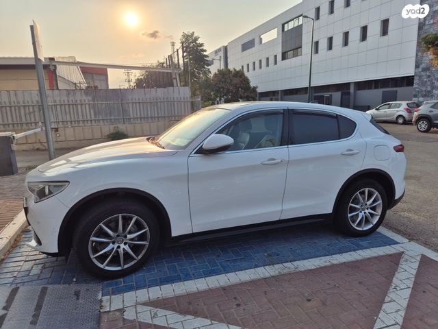 אלפא רומיאו סטלביו