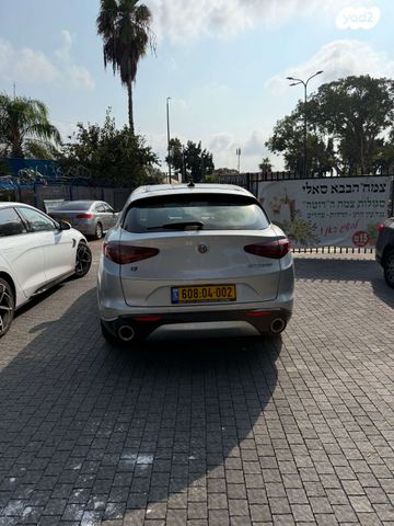 מודעת רכב אלפא רומיאו סטלביו