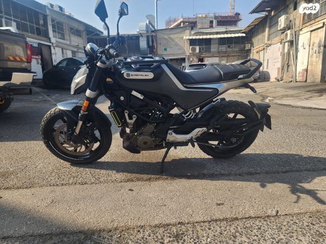 הוסקוורנה SVARTPILEN 250