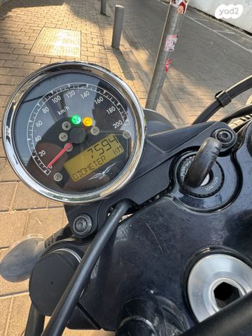 מוטוגוצי V7 Stone ABS