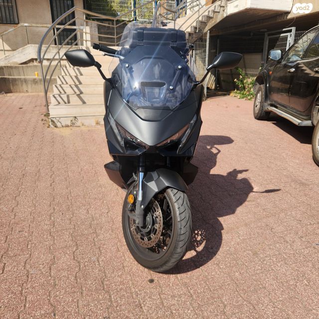 הונדה פורזה 750