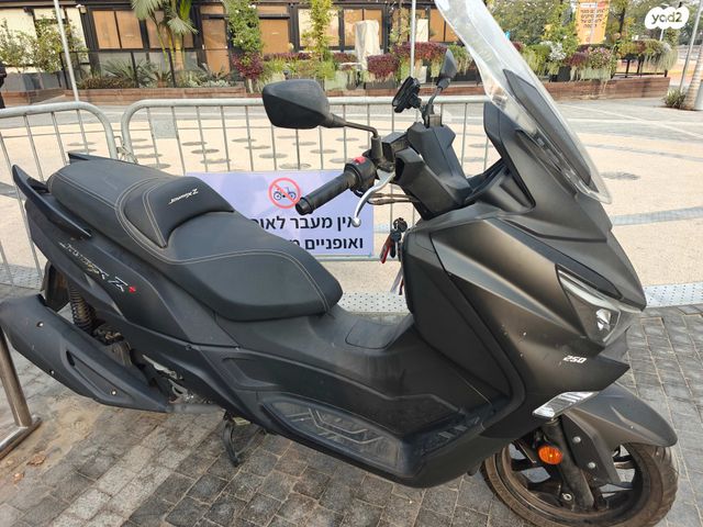 מודעת רכב סאן יאנג ג'וי-מקס Z-250