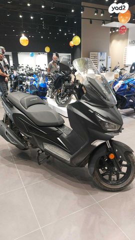 מודעת רכב סאן יאנג ג'וי-מקס Z-300