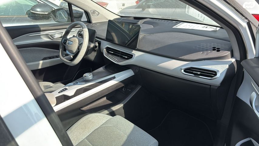 מודעת רכב ג׳ילי Geometry C 1