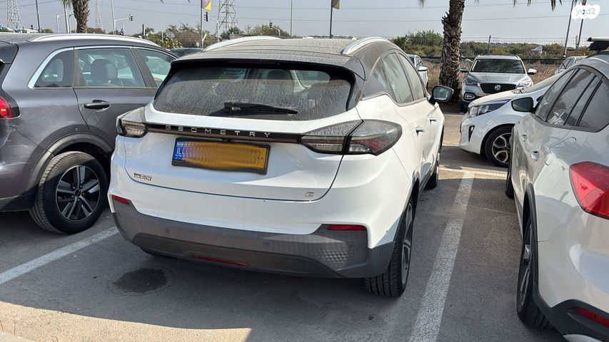 מודעת רכב ג׳ילי Geometry C 2