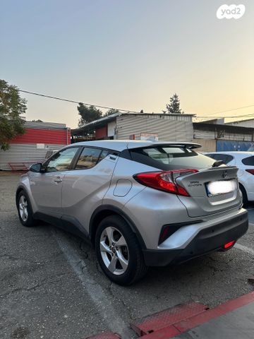 מודעת רכב טויוטה C-HR